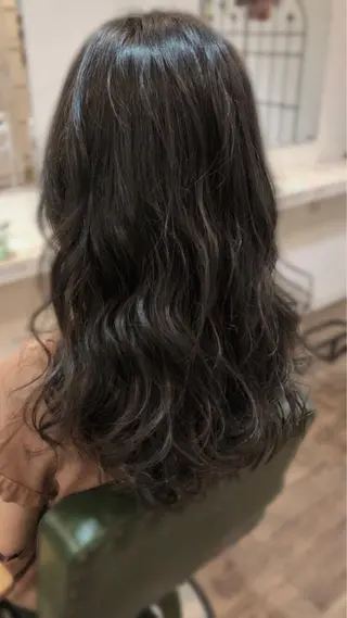 ロング カラー パーマ m ā l o. マァロのヘアスタイル