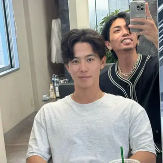 メンズ 表参道フェザーパーマ ニュアンスパーマのヘアスタイル