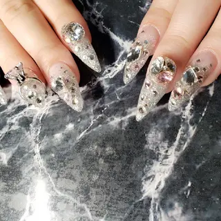 ミディアム ネイル クロキ 。のネイルデザイン