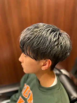 ミディアム カラー メンズ 海老原 コウのヘアスタイル