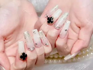 ネイル 🦋 Queenieのネイルデザイン