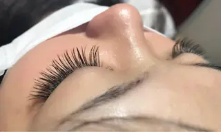 マツエク・マツパ UMEDA FIGAROのヘアスタイル