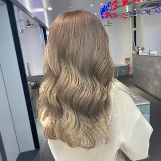 セミロング カラー 🌼動き×透明感🩵 ハイトーン/ナナのヘアスタイル