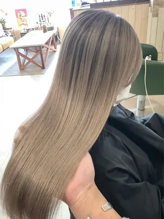 ロング 韓国レイヤー外国人風 透明感カラー髪質改善のヘアスタイル