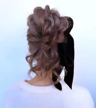 ロング ヘアアレンジ ハイトーンカラー 🦋yuri🦋のヘアスタイル