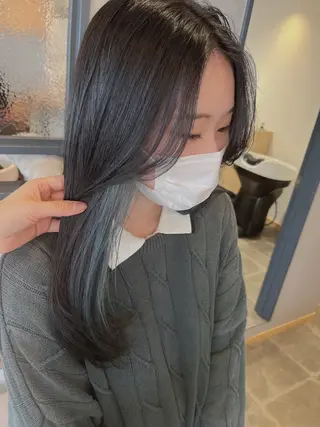 セミロング 緒方 つばさのヘアスタイル