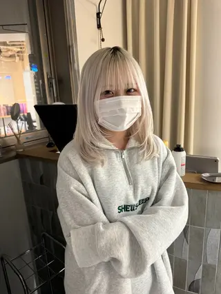 ミディアム カラー laff 新宿所属・切りっぱなしボブ レイヤー/縮毛矯正のヘアスタイル