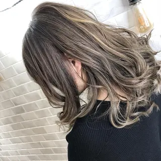 セミロング カラー 奥田 恵樹のヘアスタイル