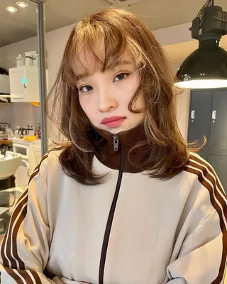 カラー ハイトーン縮毛/暖色 なーな🎀🤍のヘアスタイル