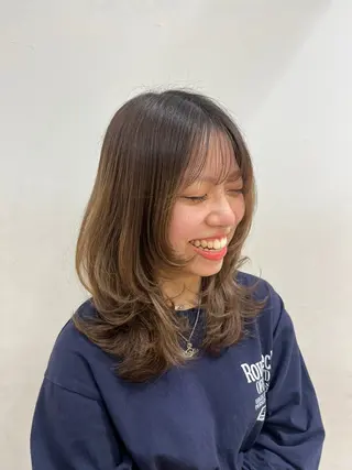 セミロング 荒川 三希のヘアスタイル