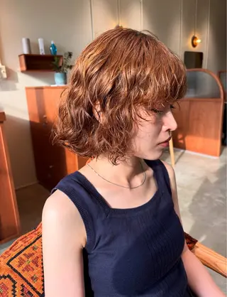 ショート カラー パーマ satsuki 暖色・ブラウンカラーのヘアスタイル