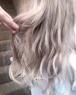 セミロング カラー 原宿サロン代表 デザインカラー伊藤卓のヘアスタイル