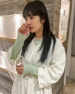 ロング カラー Loom.所属・村上雅人 ナチュラルモードのヘアスタイル