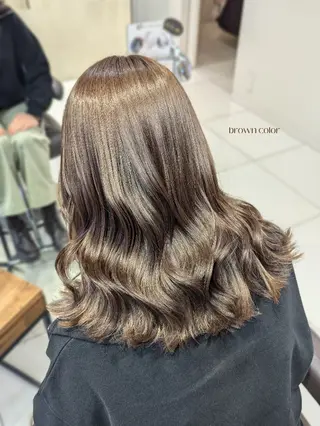 セミロング 髪質改善/お呼ば れヘア/透明感カラーのヘアスタイル