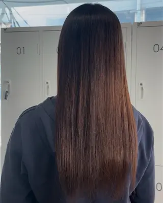 チサト🍨/仙台 /縮毛矯正🫧カラーのヘアスタイル