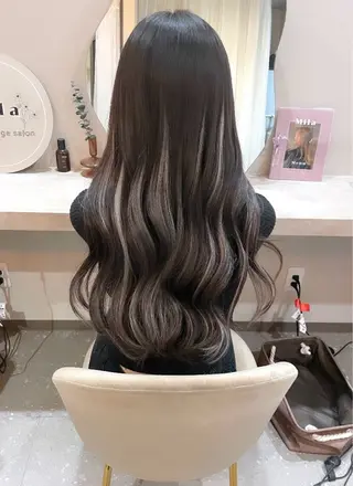 ロング Mila chihiroのヘアスタイル