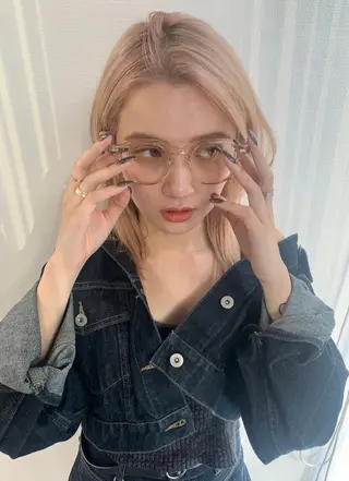 ミディアム REBECCA 宮崎伊玖のヘアスタイル