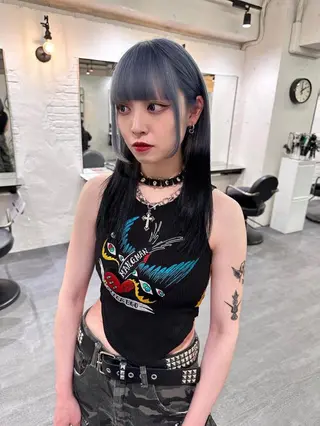 セミロング 梅田ハイトーン チダ ヒナノのヘアスタイル