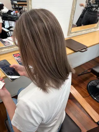 ミディアム カラー ヘアアレンジ グランルッソ所属・岡山× バレイヤージュカラーのヘアスタイル