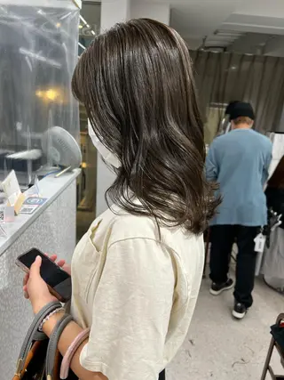 ミディアム カラー レイヤーカット 早崎太生のヘアスタイル