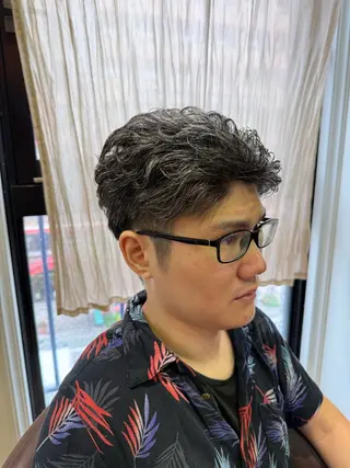 ショート パーマ メンズ 溝口 槙里也のヘアスタイル