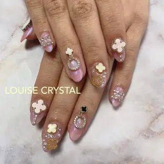 ネイル LOUISE CRYSTALのネイルデザイン