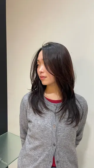 セミロング 岡本 七星のヘアスタイル