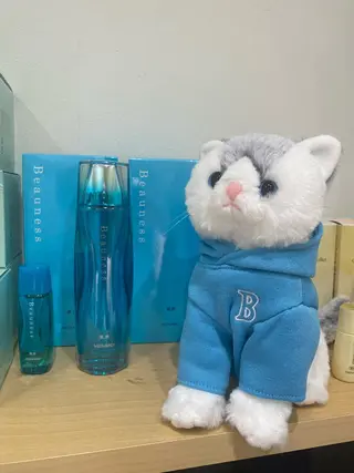 ミディアム ネイル マツエク・マツパ 小倉 麻由のエステ・リラクイメージ