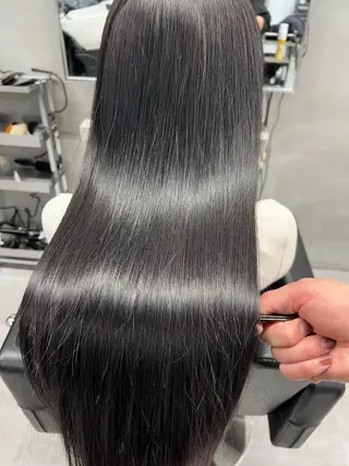 IROHA所属・髪質改善縮毛矯正なら ✨伊藤佳祐✨のヘアスタイル