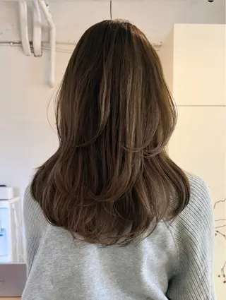 セミロング カラー 落合希 Olivebeigeのヘアスタイル