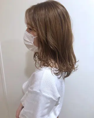 ミディアム カラー MIOベージュカラー 柔らかいカラーのヘアスタイル