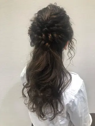 ロング ヘアアレンジ 赤阪 優奈のヘアスタイル