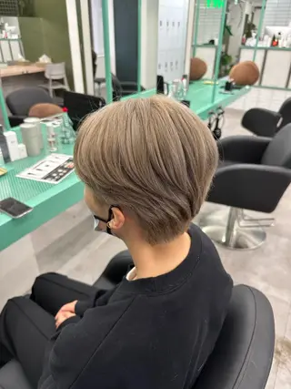 ショート カラー 🌟艶髪ブリーチ髪質 改善🌟shunmaのヘアスタイル