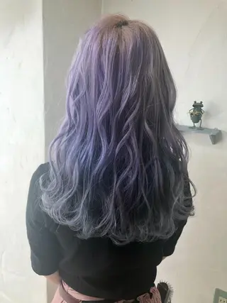 セミロング カラー パーマ ヘアアレンジ 推し活専用 【派手髪】飯野ゆかりのヘアスタイル