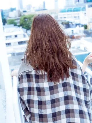 セミロング カラー パーマ 白髪ぼかしハイライト 柳川拓哉のヘアスタイル