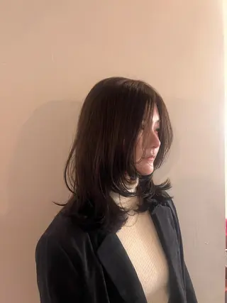 ミディアム カラー 山﨑 みなみのヘアスタイル