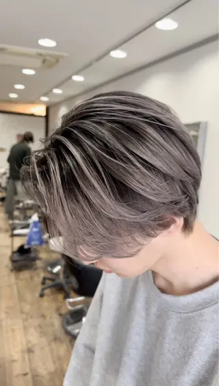 カラー メンズ バレイヤージュ 宮本宗嵩のヘアスタイル