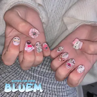 ネイル BLUEM なな🐶のネイルデザイン