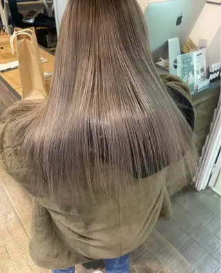 セミロング カラー RINA ブリーチ / 海外レイヤーのヘアスタイル