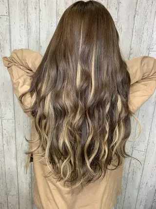 ミディアム カラー ヘアアレンジ 🔥ハイトーンカラー ギャルNAOKI🔥のヘアスタイル