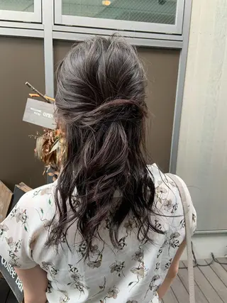 セミロング カラー パーマ ハイトーンカラー🤍 山下 優華のヘアスタイル