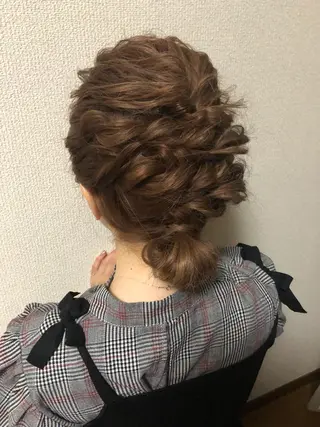 ミディアム ヘアアレンジ MIOベージュカラー 柔らかいカラーのヘアスタイル