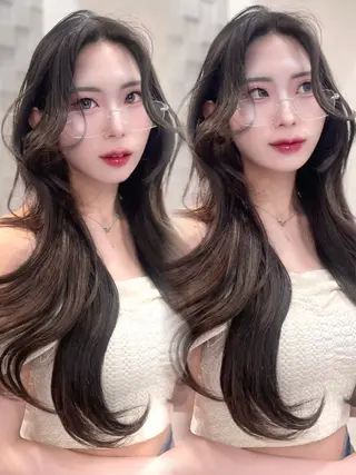 ロング カラー 𝑿𝑬𝑵𝑨 𝐿𝑈𝑁𝐴のヘアスタイル