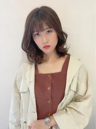 ミディアム 三好 美里のヘアスタイル