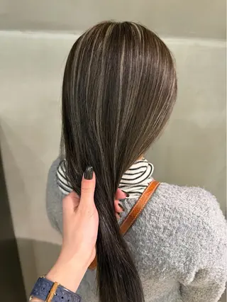 ロング mei🪽 カラーモデルのヘアスタイル