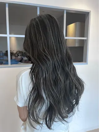 カラー YUME/ ブリーチ／ハイライトのヘアスタイル