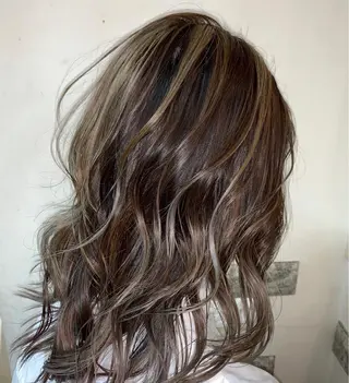 ミディアム mimiiy梅田 中崎町ハイトーンのヘアスタイル