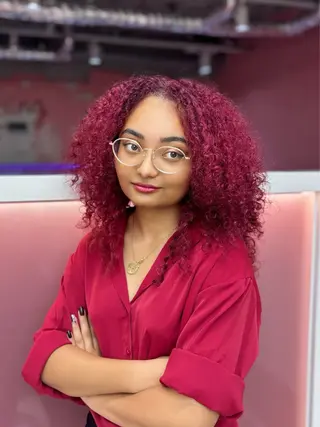 ミディアム 田中麻鈴/ハイトーン /ミルクティーのヘアスタイル