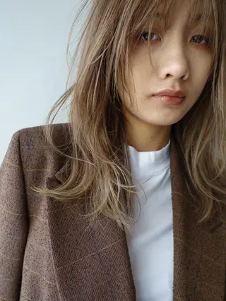 セミロング 透明感🎀LOREN エリコ🌈のヘアスタイル