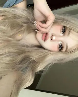 ロング 艶髪ハイトーンカラー 渋谷🎀ririkaのヘアスタイル